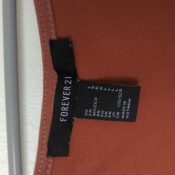 Crop top - Picture 2 of 3